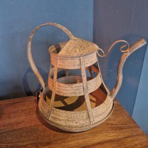 metalen decoratieve gieter